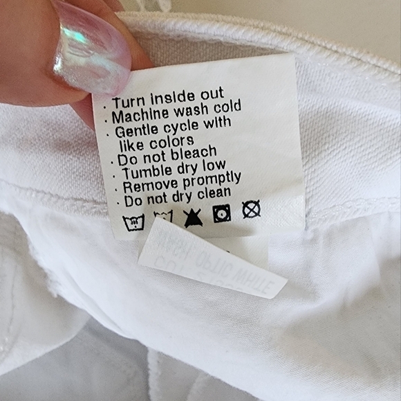 Paige Women's Raw Hem White Denim Shorts Size 29. - Picture 4 of 8